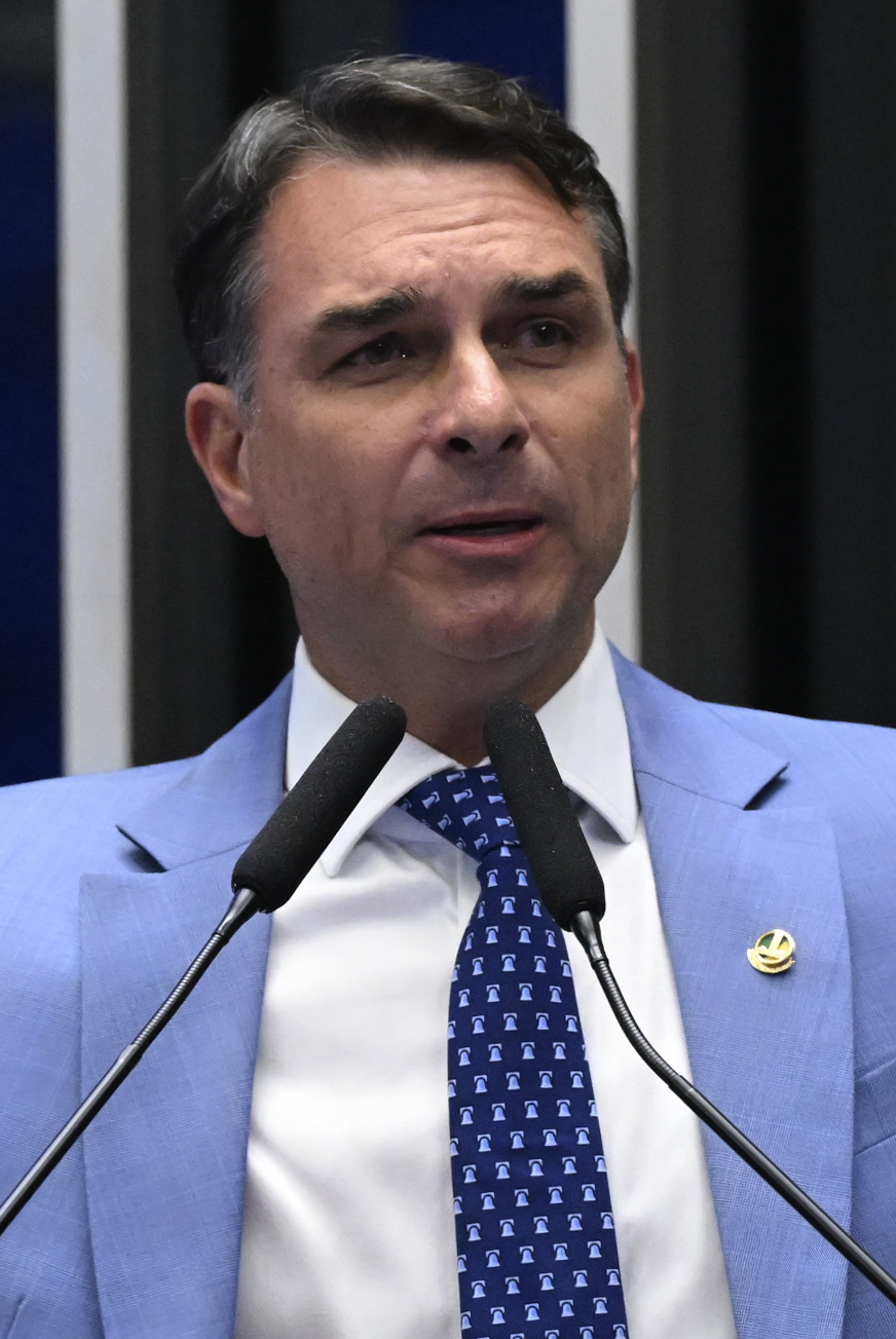 Flávio Bolsonaro discursa na tribuna do Senado em 1º de setembro de 2026.